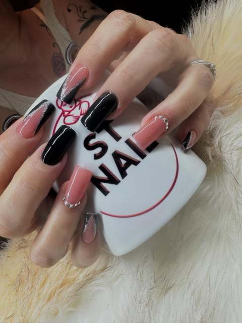 Book your appointment now 👉🏻http://stnail.uk